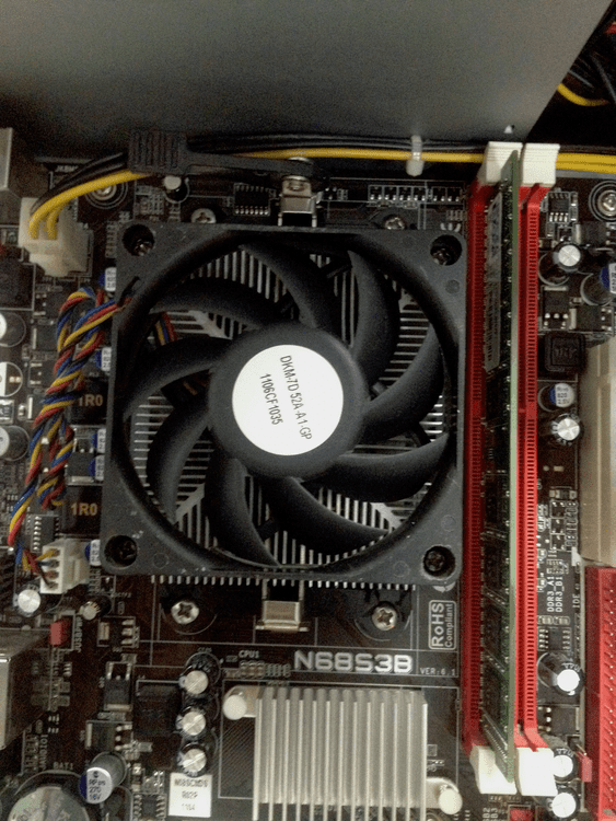 Система охлаждения Athlon II 250 после чистки кулер процессора Атлон 2 250